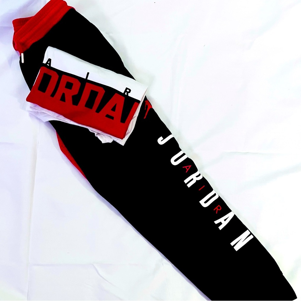 Boys (L) Jordan Sweatpants & (L) Jordan T-shirt